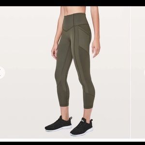 Lululemon all the right places crop NWT!!